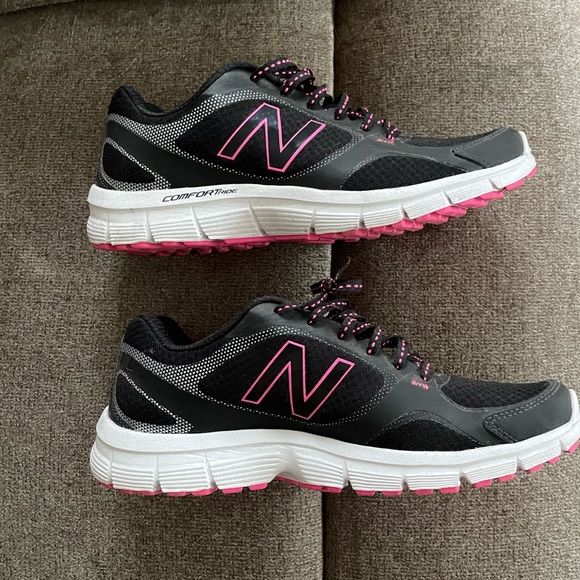 New Balance Shoes - Womens 9 New Balance sneakers